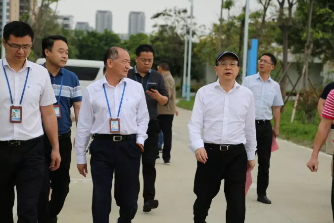 4月27日上午,泉州市常务副市长洪自强,在市政府张志铭副秘书长